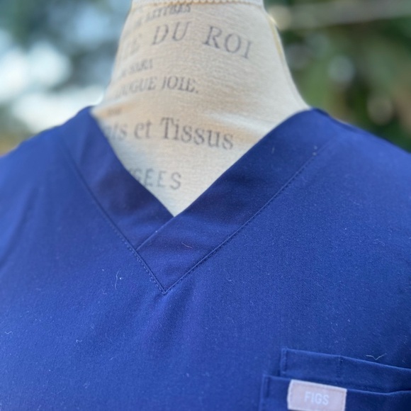 Figs Blue Fitted Short Sleeve Tee Dark Blue Size Small - Picture 2 of 6